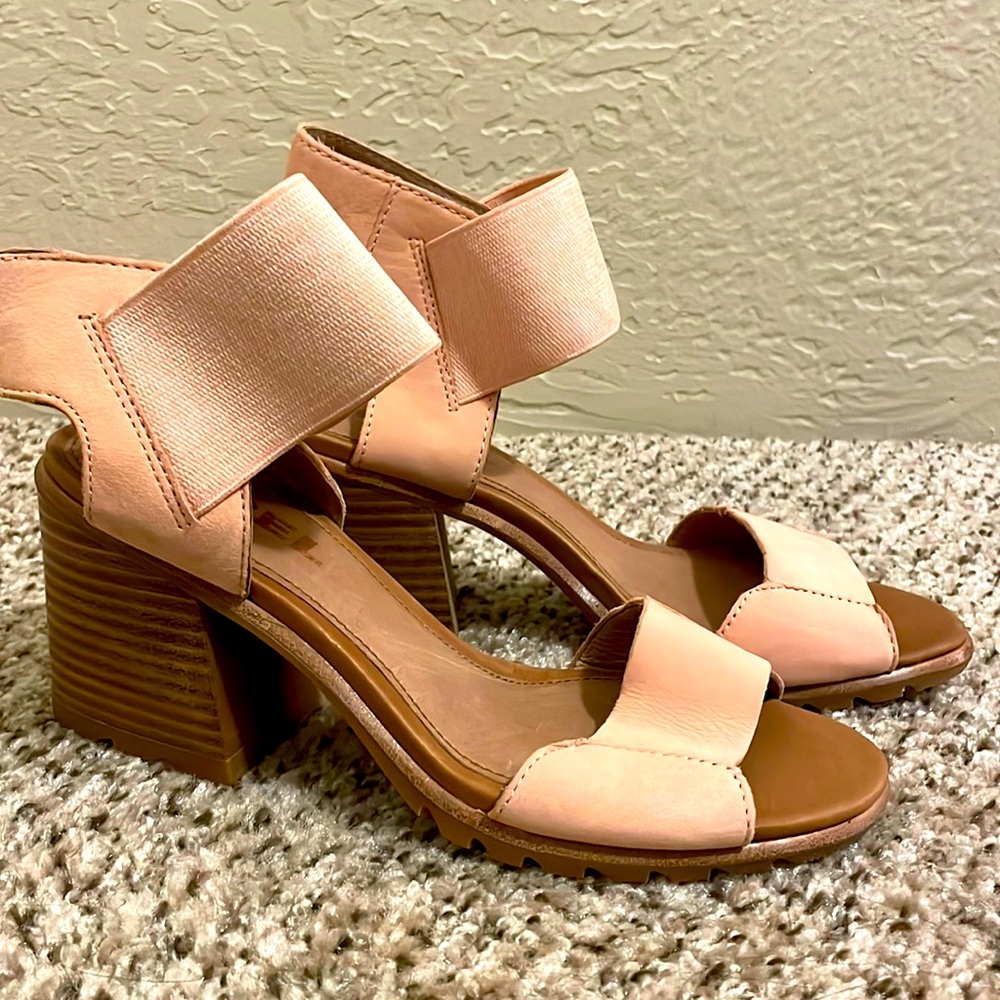 Block healed Sorels open toed and straps